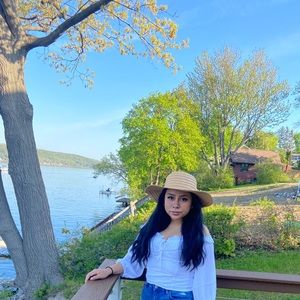 Meet your Posher, Stephanie